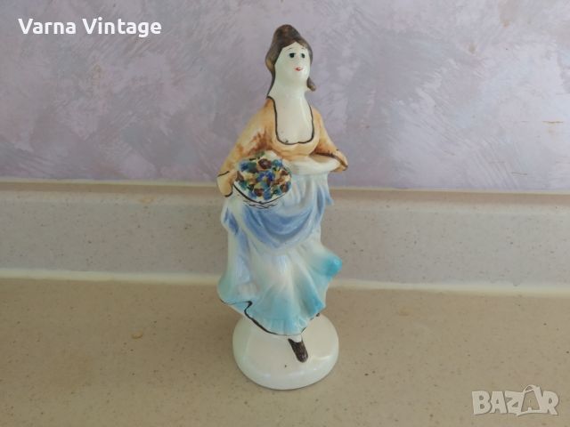 Порцеланова статуетка на Дама с кошница, снимка 1 - Колекции - 46414498