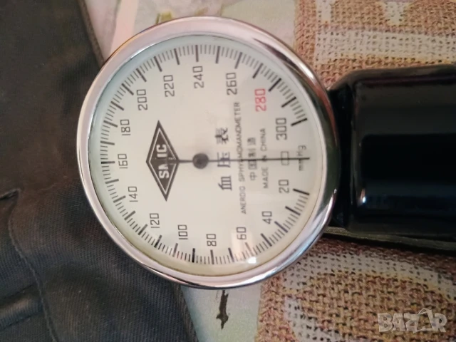 Механичен апарат за кръвно налягане, нов