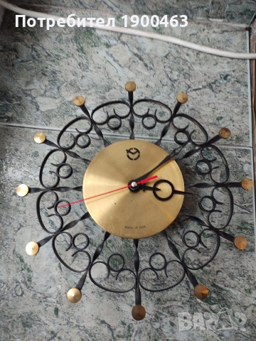 Стенен часовник.