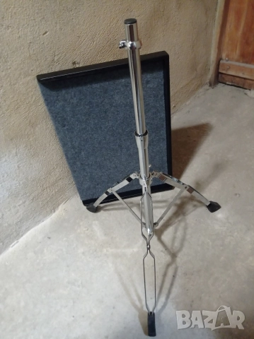 маса за перкусионни инструменти и други сценични атрибути, диджей,лаптоп и т.н., снимка 5 - Ударни инструменти - 52722305