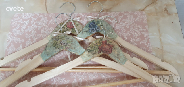 Дървени закачалки за дрехи, винтидж стил с декупаж, снимка 3 - Други стоки за дома - 47766325