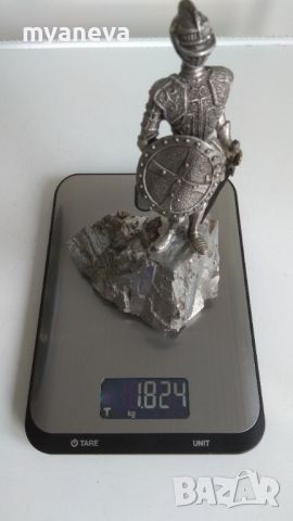 Скулптура на рицар  , метална с богата орнаментика , снимка 4 - Статуетки - 45879068
