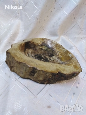 Масивен съд купа пепелник др от вкаменено дърво на живо цветовете са уникално красиви тежи 2 кг