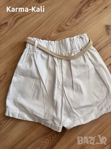 Бели къси панталонки с колан, снимка 2 - Къси панталони и бермуди - 50681422