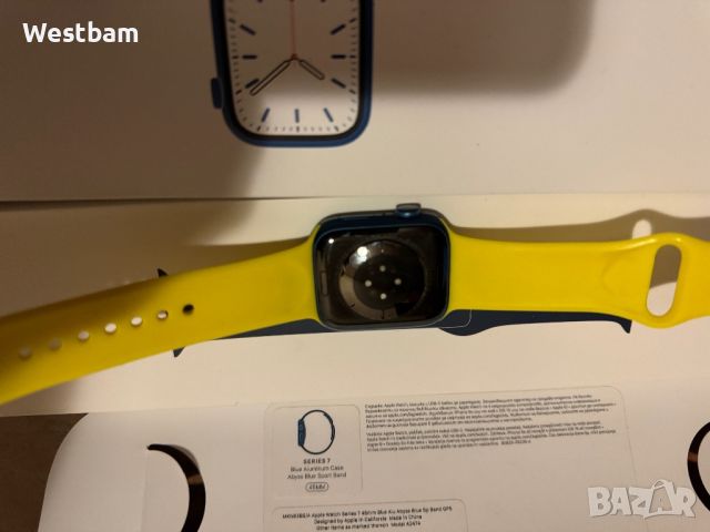Apple Watch 7 44мм много запазен с кутия и документи изтекла гаранция , снимка 1 - Смарт гривни - 45546028