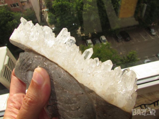 Творение на изкуството, издълбан камък с планински кристал. 14х9см. Подходящо за подарък, снимка 2 - Подаръци за мъже - 45892457