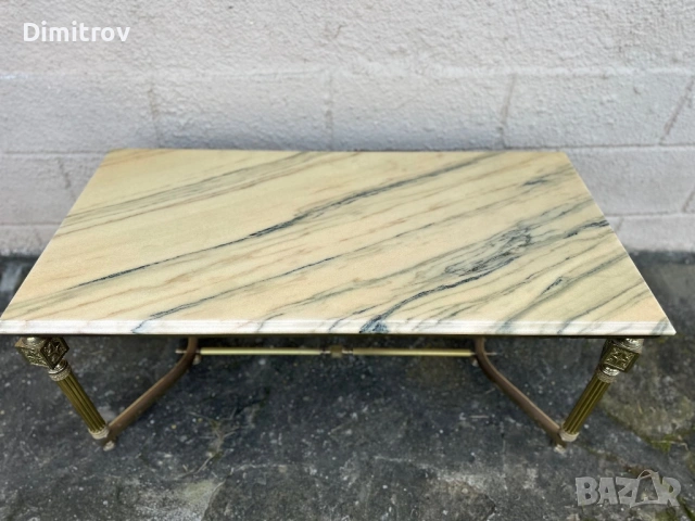 Винтидж холна маса с мраморен плот и месингови крака