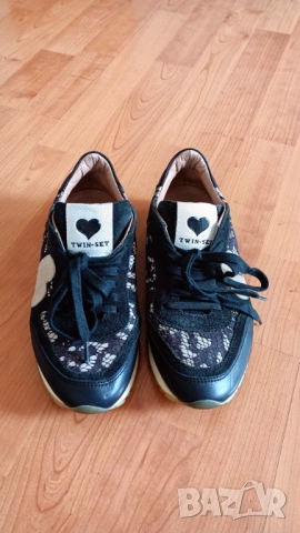 Twinset спортни обувки от естествен велур и дантела