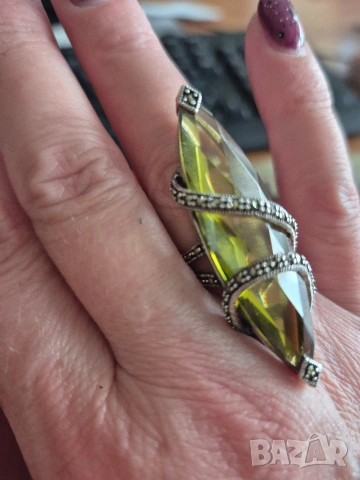 сребърен пръстен с перидот, снимка 2 - Пръстени - 53381606