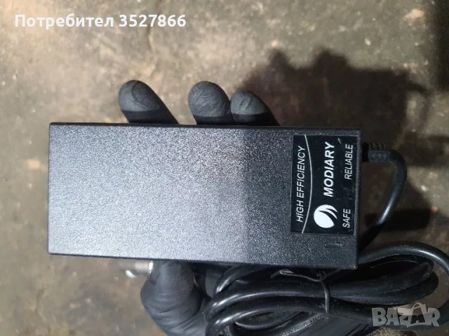 Зарядно 40V 2A, снимка 2 - Оригинални зарядни - 47806538