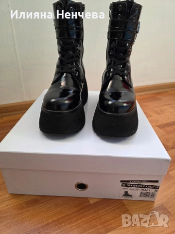 Дамски боти от естествен лак