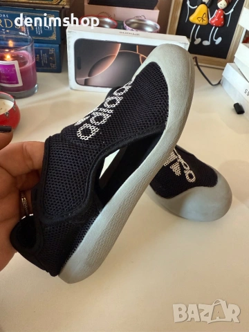 Детски спортни обувки Adidas номер 30, снимка 2 - Детски маратонки - 53810441