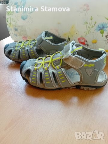 Детски сандали - номер 34 и подарък маратонки , снимка 4 - Детски обувки - 46022886