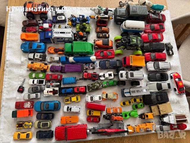 Колекция от метални колички, мотори и атевета