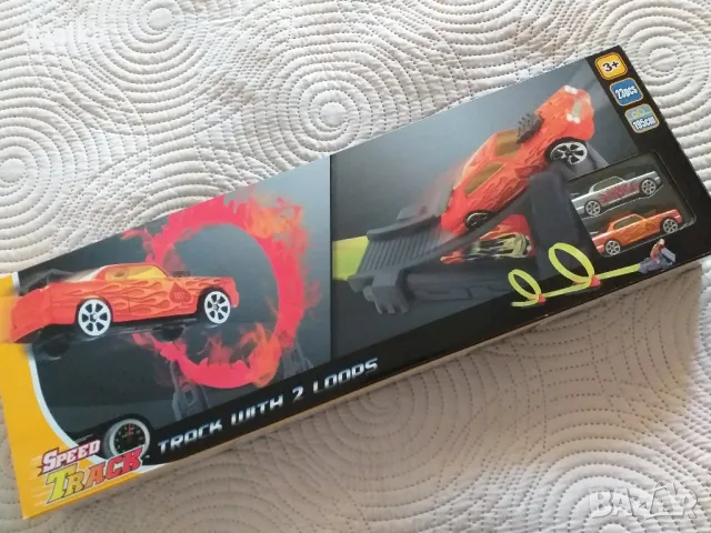 Писта с лупинг , изстрелвач и две метални коли