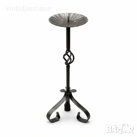 Старинен свещник от ковано желязо със триножна основа, снимка 2 - Антикварни и старинни предмети - 53905629