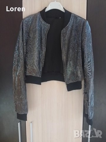 Подарявам!Тънко яке е сребристо , снимка 3 - Якета - 52908021