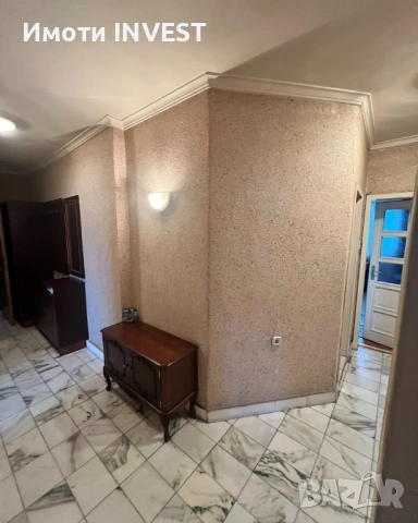 Просторен четиристаен апартамент с гараж в района на Стоматология, снимка 8 - Апартаменти - 53190501