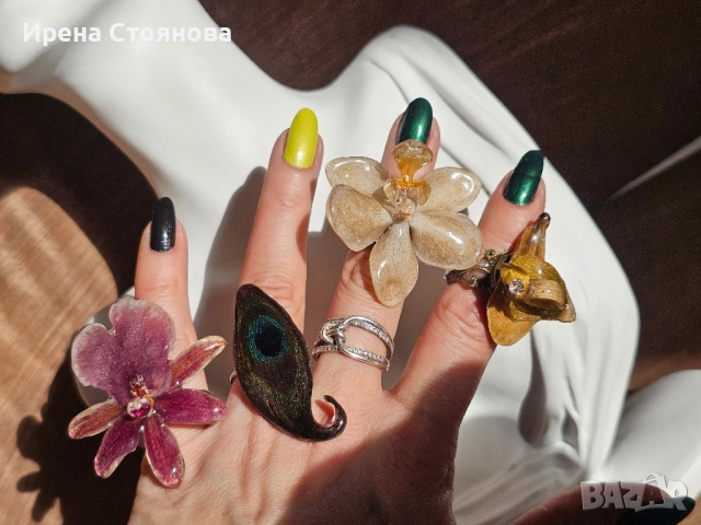 Регулируеми пръстенчета с естествен цвят на орхидея, лилиум и пауново перо 