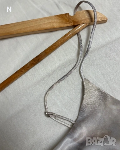 Нова сатенена рокля на Bershka, снимка 11 - Рокли - 53102818