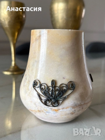Мраморна ваза с детайли от ковано желязо, снимка 2 - Антикварни и старинни предмети - 54015821
