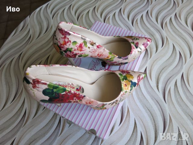 Продавам дамски обувки на цветя, снимка 1 - Дамски обувки на ток - 46400399