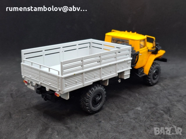 Урал 43206 бордови, Авто история, 1:43, нов, снимка 2 - Колекции - 53777931