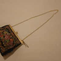 Викторианска дамска чанта с  Антична чанта Petit Point от 1900 г. Малка чанта с богато украсена злат, снимка 14 - Други ценни предмети - 44961069