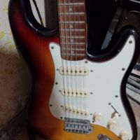Китара Fender Stratocaster  модел, снимка 2 - Китари - 45178859
