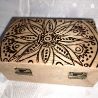 Пирографирани кутийки за бижута, снимка 2 - Колиета, медальони, синджири - 45796863