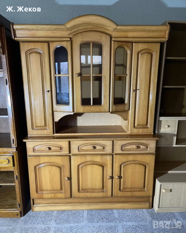 Масивен бюфет, снимка 1