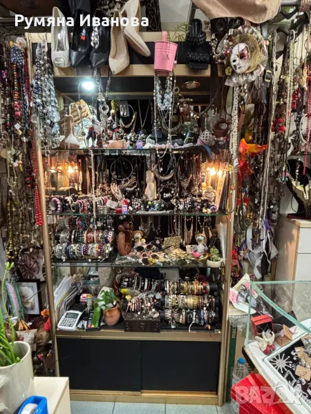 Продавам 2бр. витрини , снимка 1