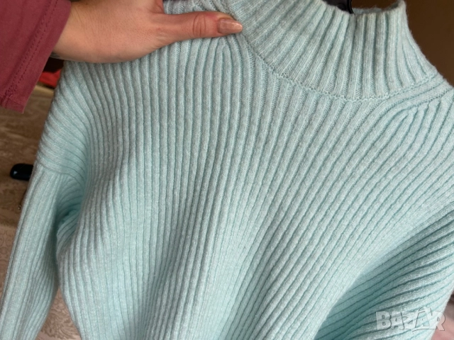 Топъл пуловер Бершка, снимка 2 - Блузи с дълъг ръкав и пуловери - 52512061