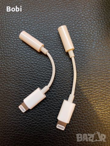 Аудио адаптер Lightning към жак 3,5 mm, Apple A1749 , снимка 1 - Аксесоари за Apple - 45798387