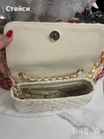 Дамски чанти от букле Guess , снимка 4 - Чанти - 52967318