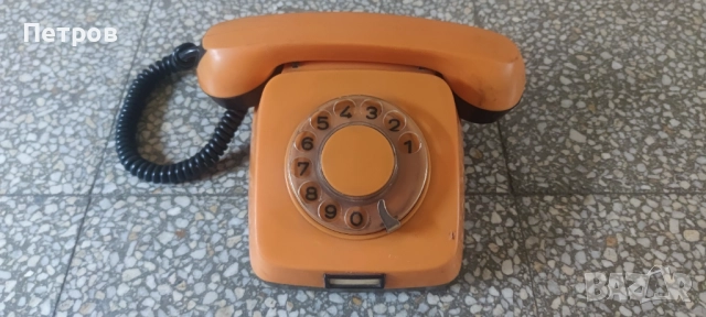 Стар телефон 