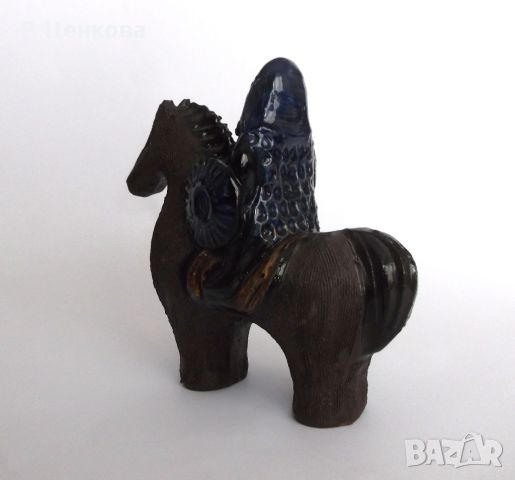 Керамична фигура Викинг на кон, шведска керамика, маркирана за произход, снимка 4 - Статуетки - 45784221