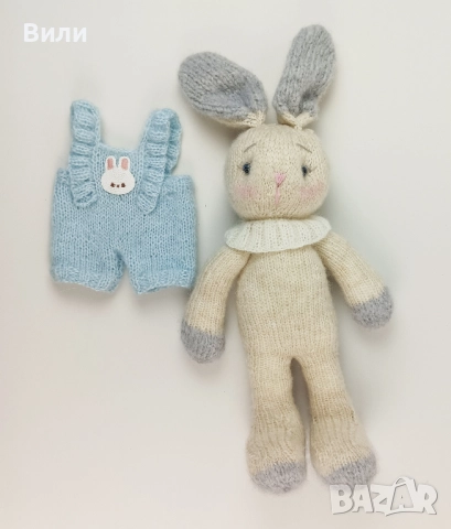Зайче с гащеризонче, плетени играчки, играчка ръчна изработка, плетено зайче, снимка 2 - Плюшени играчки - 51514307