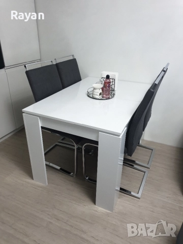 Комплект маса със 4 стола 