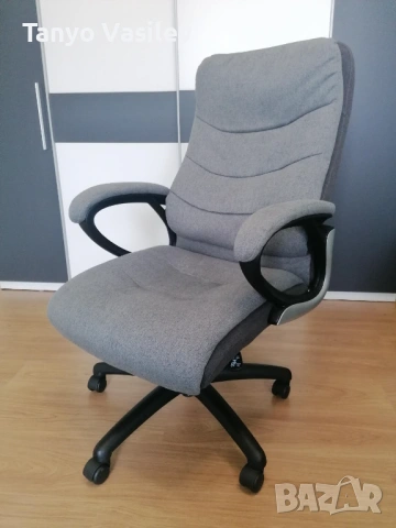Офис стол с механизъм и тапицирани подлакътници, снимка 2 - Столове - 53886475