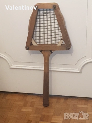 Старинна дървена ракета за тенис 