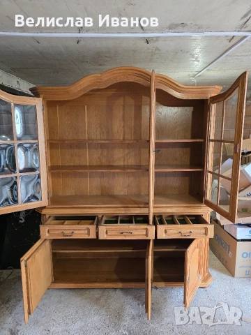 Винтидж трапезен бюфет / витрина от масивна дъбова дървесина с месингови ключалки., снимка 9 - Антикварни и старинни предмети - 53685470