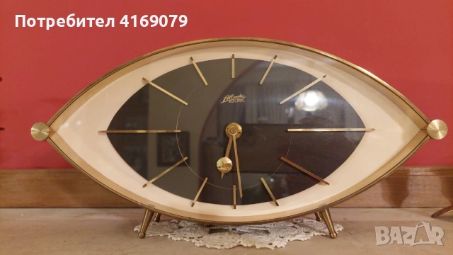 Настолен часовник Kienzle International с механизъм за колекционери