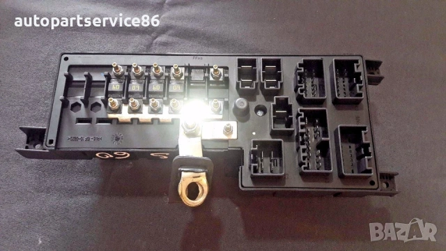 Кутия с предпазители за Volvo S60 Бензин 518322326, снимка 2 - Части - 53833153