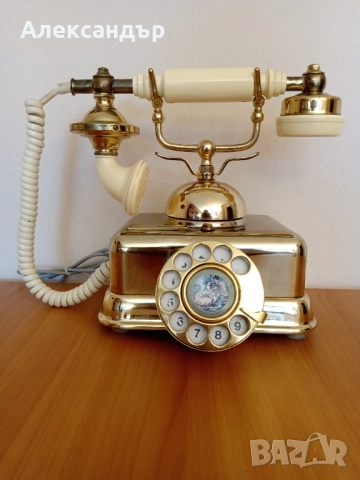 Ретро телефон " HOLLYWOOD " позлатен