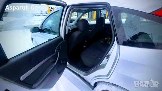 Ford Focus 1.6 1250 евро, снимка 8 - Автомобили и джипове - 53576342
