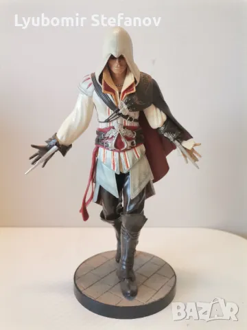 Екшън фигура Assassin's Creed II - White Edition "Лична колекция", снимка 2 - Аксесоари - 47240874