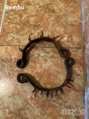 Стари ковани нашийници, снимка 2 - Антикварни и старинни предмети - 50919766