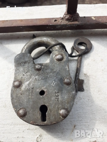 Стар кован катинар кофар катанец с ключ маркировки, снимка 4 - Антикварни и старинни предмети - 53685456