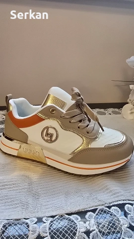 Дамски бежови маратонки